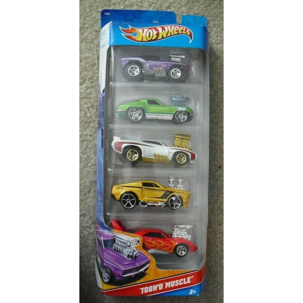 2010 Hot Wheels Toon'd Muscle 5 Car Gift Pack R0962 NIP